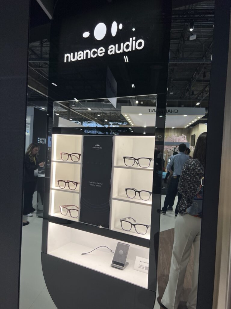 Exposición Nuance diferentes modelos en óptica y audición Miribilla Bilbao